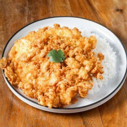 Rice with Crispy Omelette with minced pork ข้าว ไข่เจียวหมูสับ