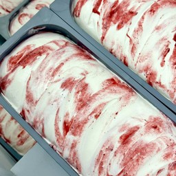 สตอเบอรี่ โยเกิร์ต