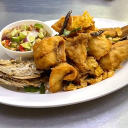 ปลากะพงยำสมุนไพร