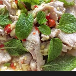 ยำหมูมะนาว