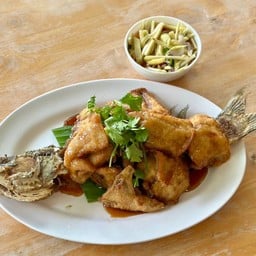 ปลากะพงทอดน้ำปลา