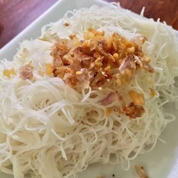 เส้นหมี่ลวกหอมเจียว