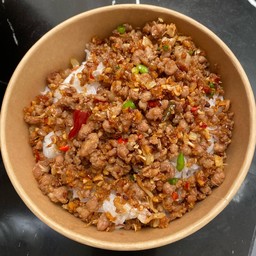 ข้าวหมูสับพริกกระเทียม (คั่วแห้งๆ)