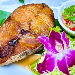 ปลาอินทรีทอดราดน้ำปลา