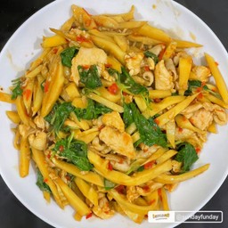 ผัดกะเพราหน่อไม้(กับข้าว)