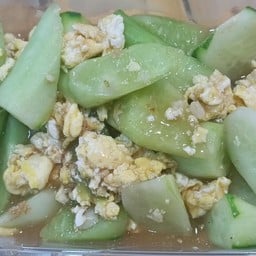 ข้าวหน้าแตงกวาผัดไข่