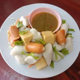 ยำลูกชิ้น (แยกน้ำยำให้ค่ะ)