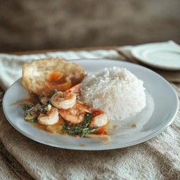 ข้าวกะเพรากุ้ง