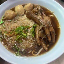 ก๋วยเตี๋ยว ตีนไก่ ลูกชิ้นจัมโบ้