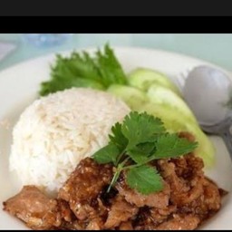 ทอดกระเทียม-ราดข้าว