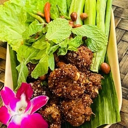 ลาบหมูทอด