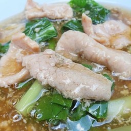 ราดหน้าร่มแดง by ร้านน้องพิมส้มตำ