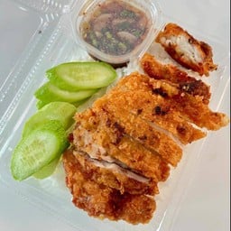 ข้าวไก่ทอด น้ำจิ้มแจ่ว