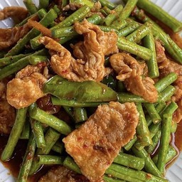 หมูผัดพริกแกง