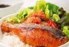 ข้าวหน้าแซลมอนซอสโทริยากิ