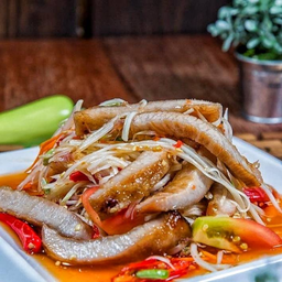 ตำพุงหมูย่าง (Papaya Salad with grilled pork belly)