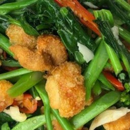 คะน้าแคบหมูกรอบราดข้าว