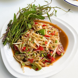 ตำปลาร้า (Papaya Salad with Fermented Fish)