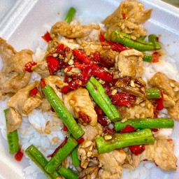 กระเพราถั่วหมูชิ้น