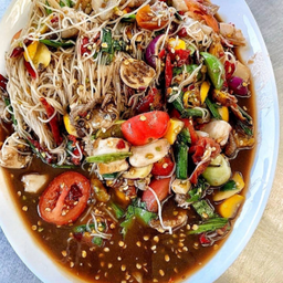 ตำซั่วปลาหมึก (Papaya Salad with Vermicelli with squid)