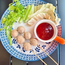 ลูกชิ้นทอดกาดน้ำทอง