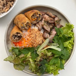 บุ๋นถิดเนื้อง จ๋ายอ ขนมจีนหมูย่าง+ปอเปี๊ยะทอด