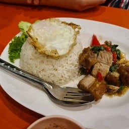 ข้าวกะเพราหมูกรอบ