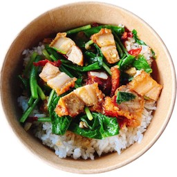 ข้าวคะน้าหมูกรอบ