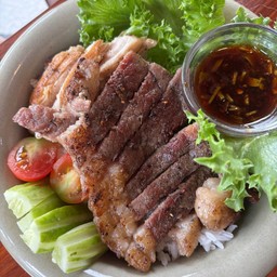 ข้าวเนื้อย่างน้ำจิ้มแจ่ว