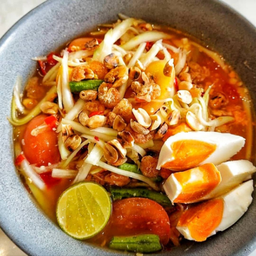 ตำไทยไข่เค็ม (Thai Papaya Salad with Salted Egg)