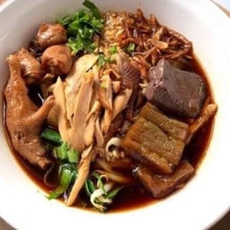 ก๋วยเตี๋ยวไก่ตุ๋นมะระ(ไก่ฉีก)