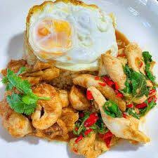 ข้าวกะเพราไก่ พริกแห้งโบราณ