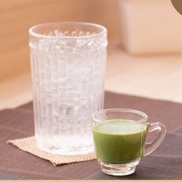 น้ำมะพร้าวราดมัทฉะ  Coconut Matcha