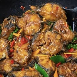 กับ/ผัดฉ่าปลาดุกทอดกรอบ