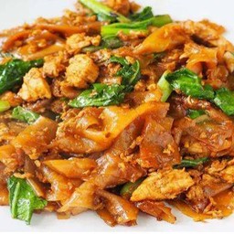 ผัดซีอิ๋วไก่