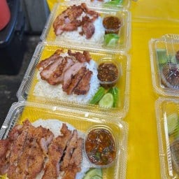 ข้าวหมูทอดน้ำจิ้มแจ่ว-อากู๋ (สาขาตลาดไทยสมบูรณ์3)