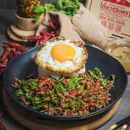 กะเพราเนื้อโคขุนสับ