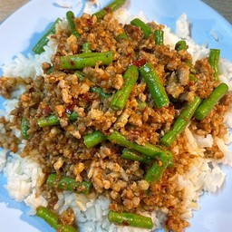 ข้าวหมูสับพริกแกง