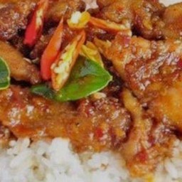 เนื้อผัดพริกเผาราดข้าว