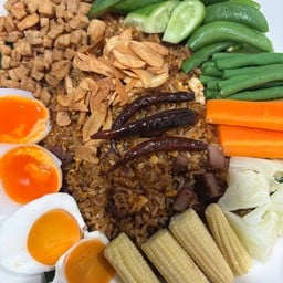 ข้าวผัดน้ำพริกตาแดงหมูเค็ม