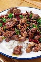 ข้าวกะเพราเครื่องในไก่ พริกแห้งโบราณ