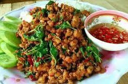 ข้าวกะเพราหมูสับ พริกแห้งโบราณ