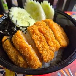 ข้าวยำไก่แซ่บแม่น้องติณติณ