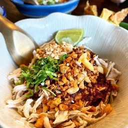 ก๋วยเตี๋ยวไก่ฉีก แห้ง