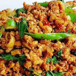 กระเพราไก่เป็นกับข้าว