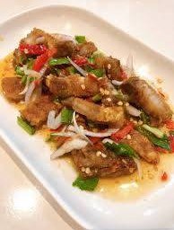 ยำหมูกรอบ