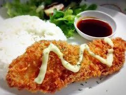 ข้าวหน้าปลาทอด (ดอลลี่)