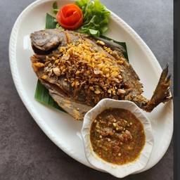 ปลาจารเม็ดทอดราดพริก