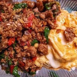 ข้าวไข่ข้นกระเพราหมูสับ