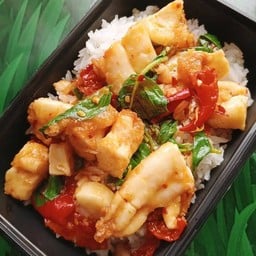 [เซตสุดฮิต] กะเพราเนื้อแองกัสดรายเอจน์ + กะเพราไข่ปลาหมึกทอด